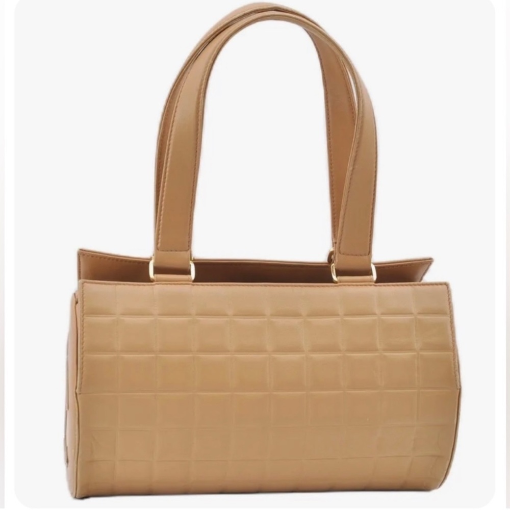 🔥🔥 $2000 CHANEL Chocolate Bar CC Logo Shoulder Hand Bag Beige